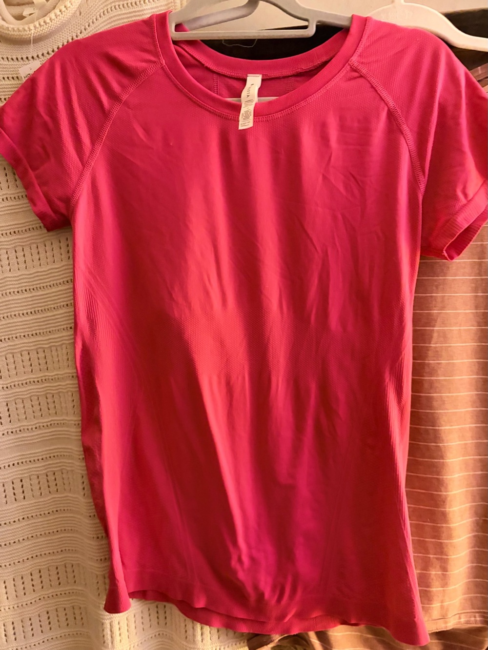 * Athleta Dark Coral Pink Momentum Tee Active TopSZ Medium *
